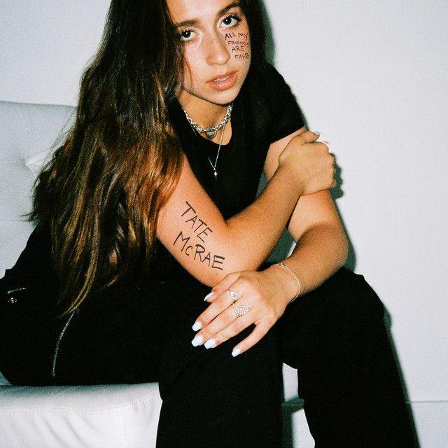 Portada de Sencillo/EP "all my friends are fake", de Tate McRae