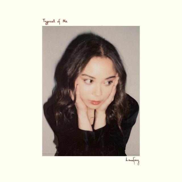 Capa do álbum "Typical Of Me", de Laufey