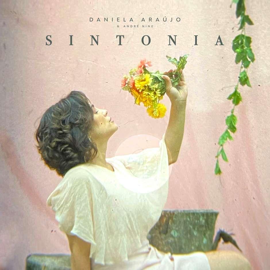 Portada del álbum "Sintonia", de Daniela Araújo
