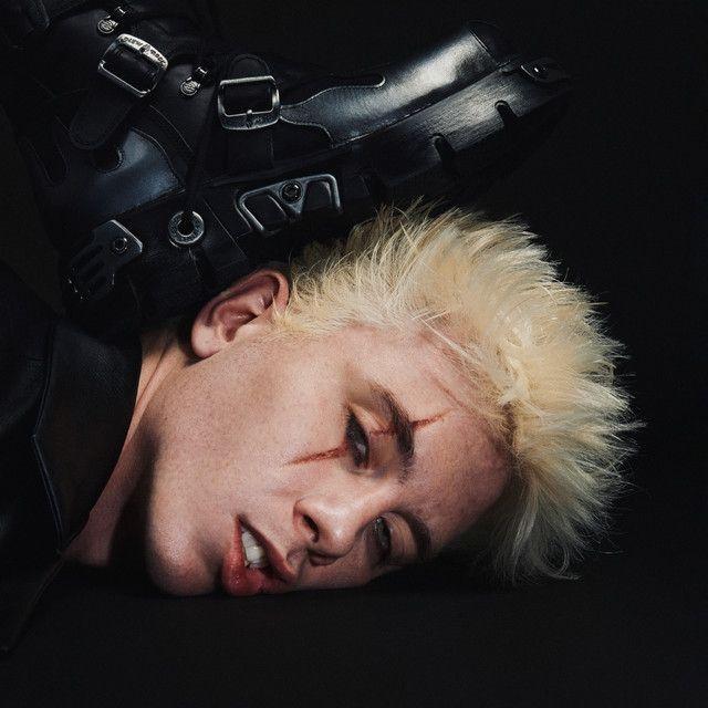 Portada de Álbum "LUNA 18 (Deluxe)", de Walls