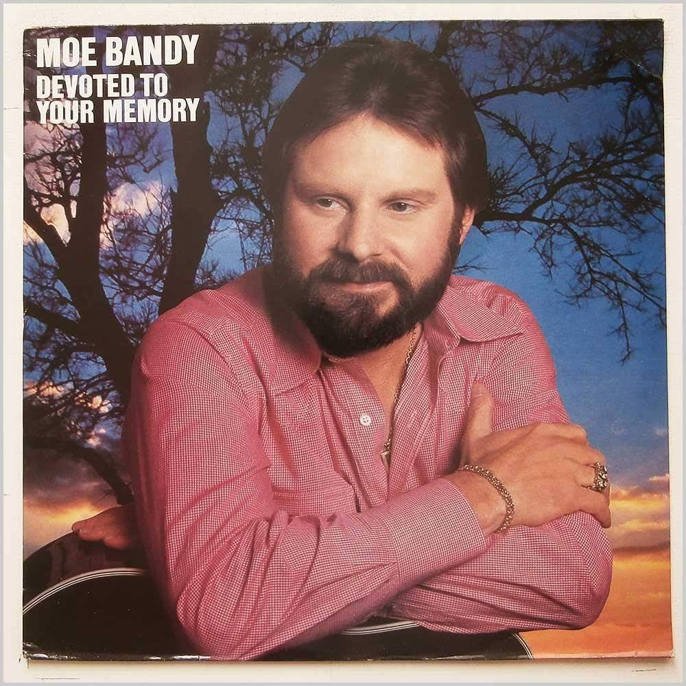 Portada de Álbum " Devoted To Your Memory", de Moe Bandy