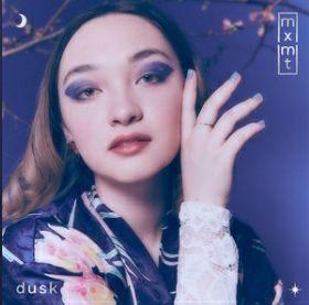 Portada de Álbum "dusk", de mxmtoon