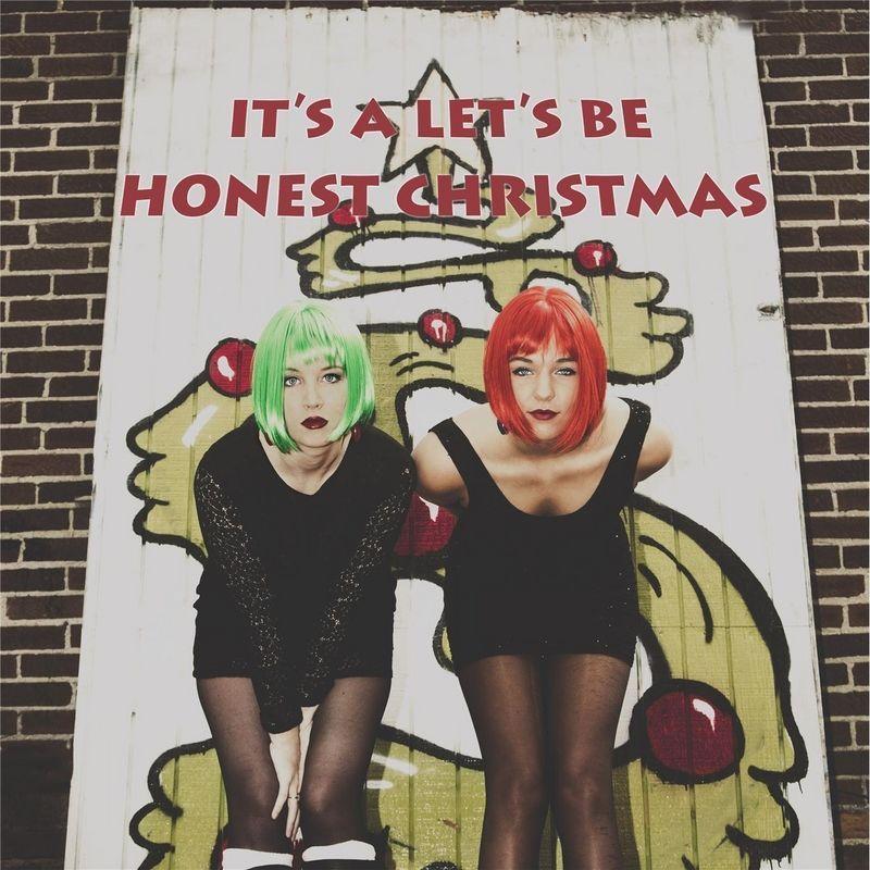 Capa do Single/EP "It's a Let's Be Honest Christmas", de Maty Noyes