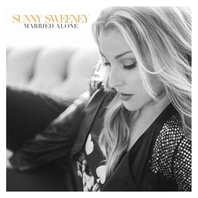 Capa do Álbum "Married Alone", de Sunny Sweeney
