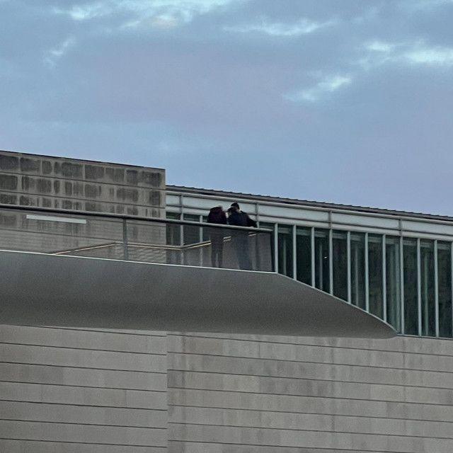 Capa do álbum "crashed", de Jades