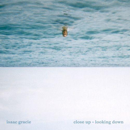 Portada de Sencillo/EP "close up – looking down", de Isaac Gracie