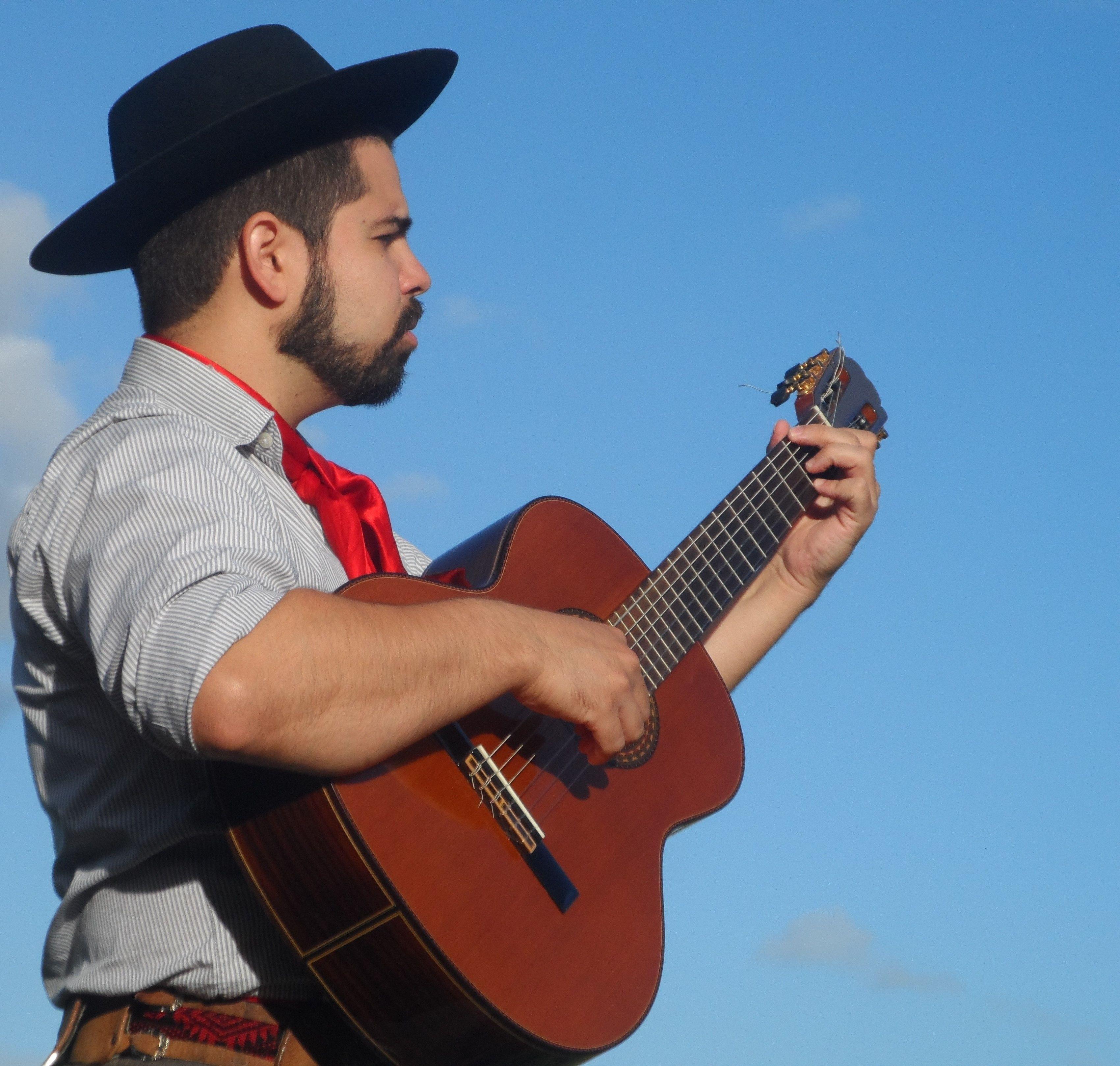 Capa do Single/EP "MARCILIANO", de Leonardo Quadros