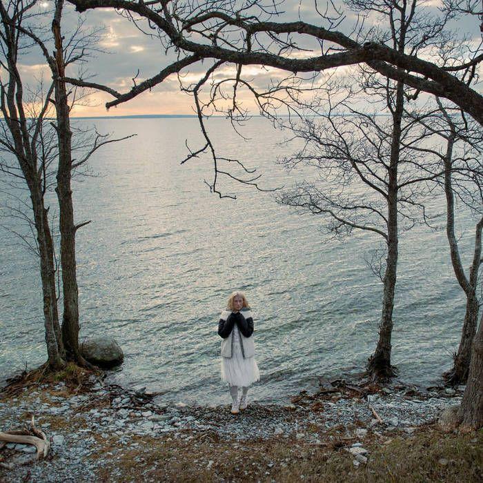 Portada de Álbum "CLOSE YOUR EYES ", de Ionnalee