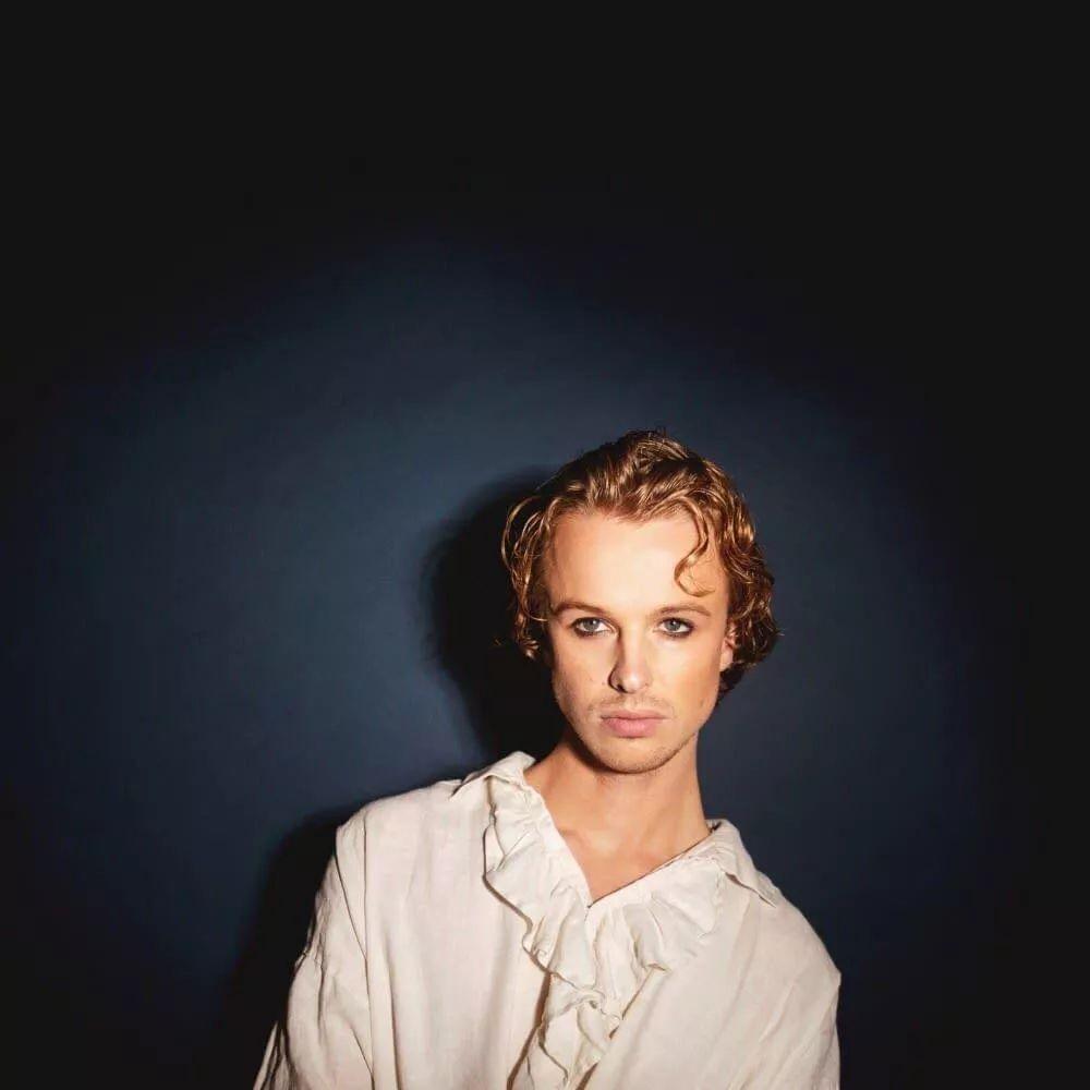 Portada de Sencillo/EP "King of a Tragedy", de Isak Danielson