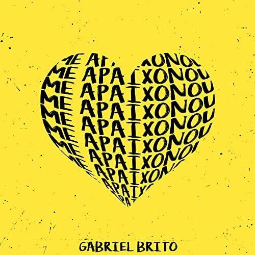 Capa do álbum "Me Apaixonou", de Gabriel Brito
