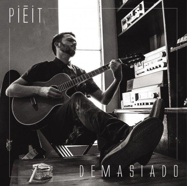 Capa do Álbum "Demasiado", de Piêit