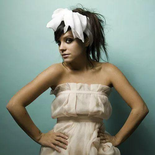Portada del álbum "F.U.E.P.", de Lily Allen