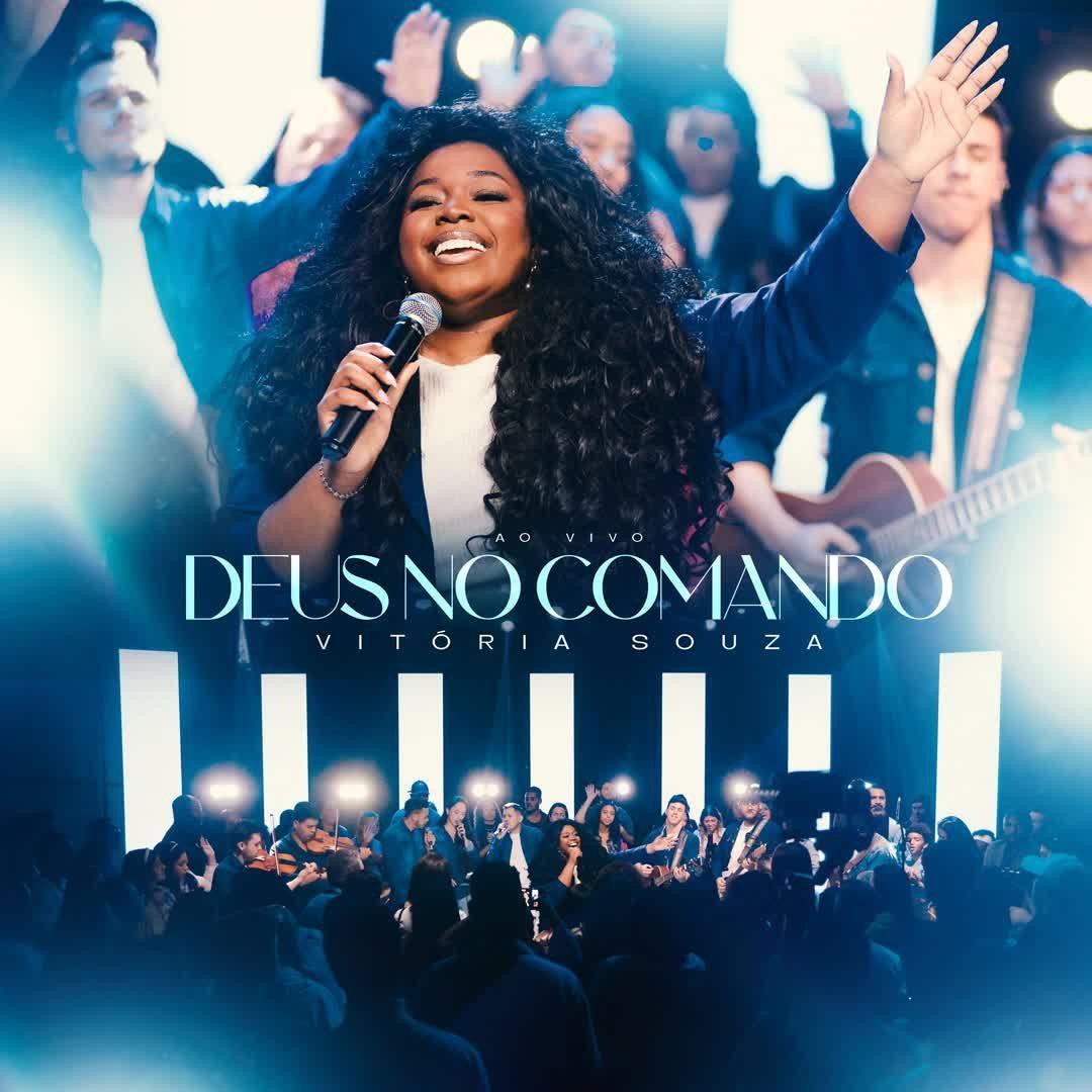Album cover of "Deus No Comando" by Vitória Souza