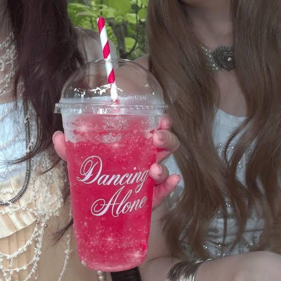 Portada de Sencillo/EP "DANCING ALONE", de KiiiKiii