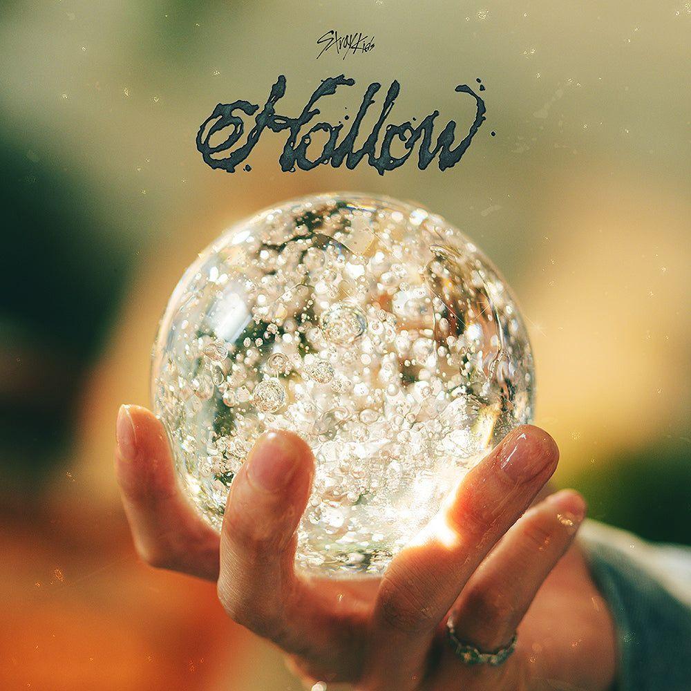 Capa do álbum "Hollow", de Stray Kids