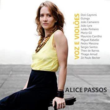 Capa do Álbum "Voz e Violões", de Alice Passos