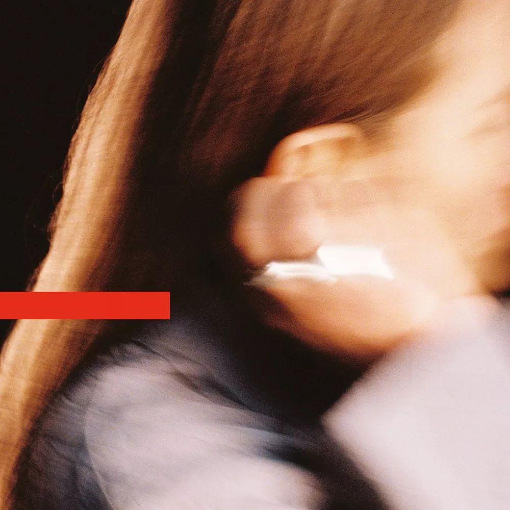 Capa do álbum "The Space Between", de Alice Boman