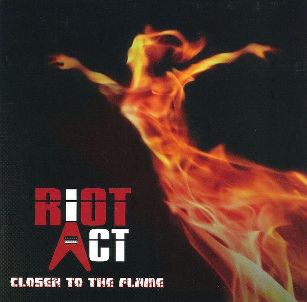 Portada de Álbum "Closer To The Flame", de Riot Act