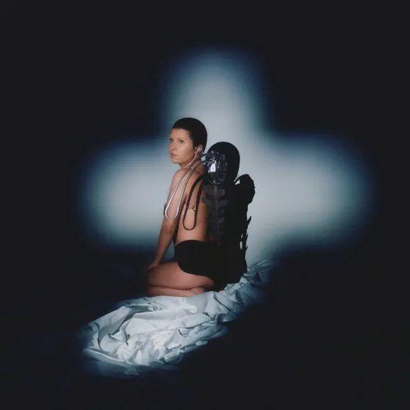 Portada de Álbum "DNA", de Mariana Cavanellas