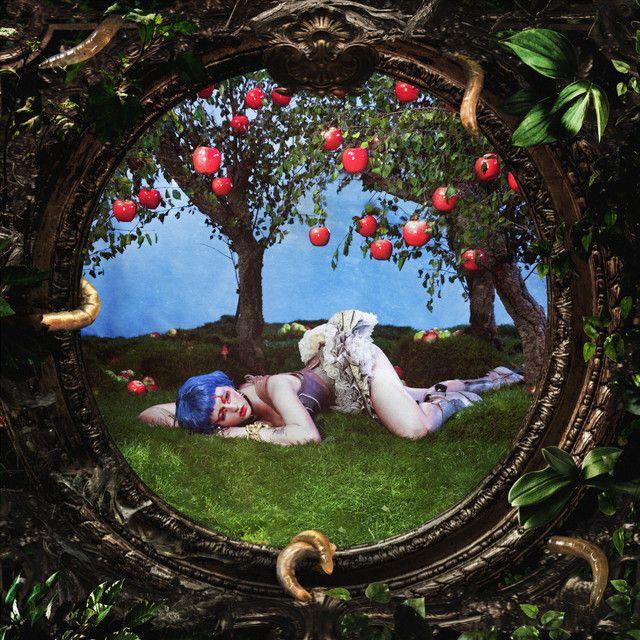 Capa do álbum "Panic Attacks In Paradise / Maggots", de Ashnikko