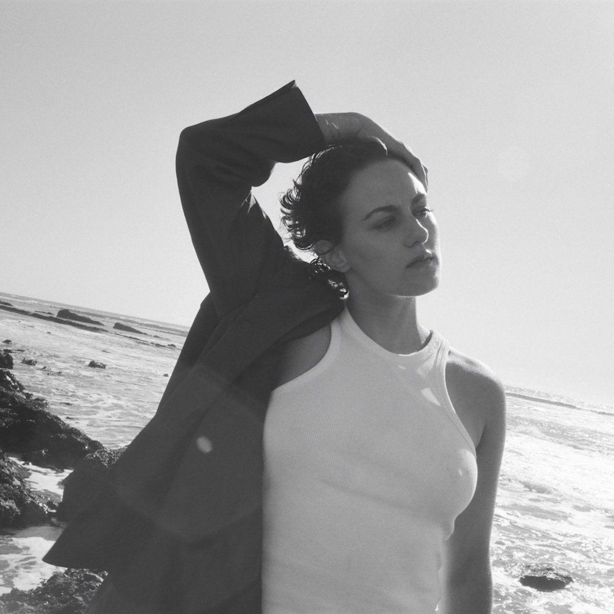 Capa do Single/EP "Animus", de Emma Ayz