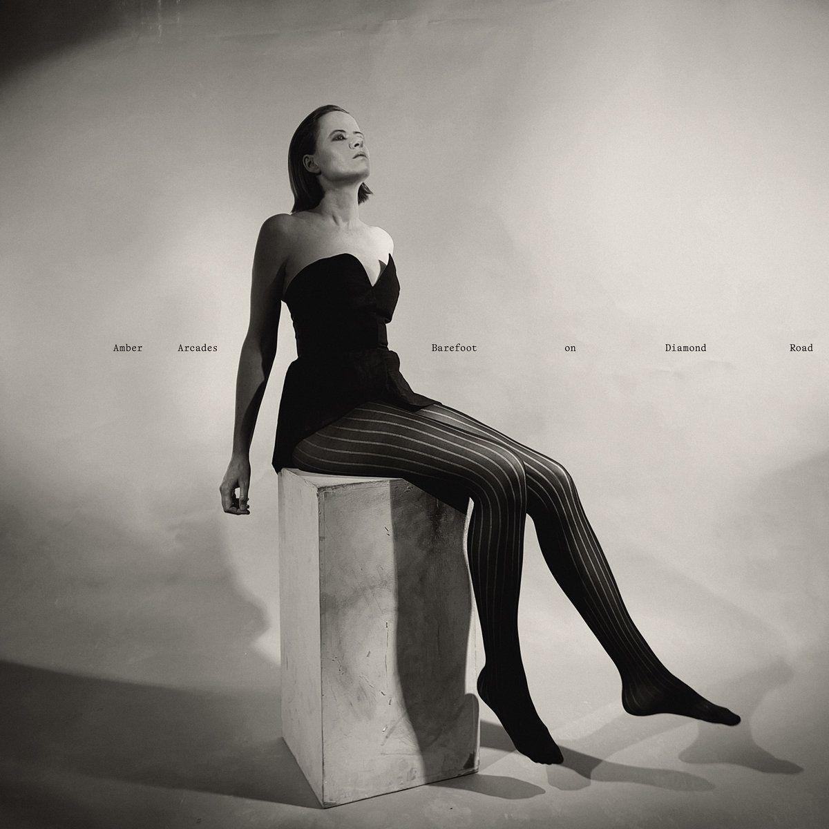 Portada de Álbum "Barefoot on Diamond Road", de Amber Arcades