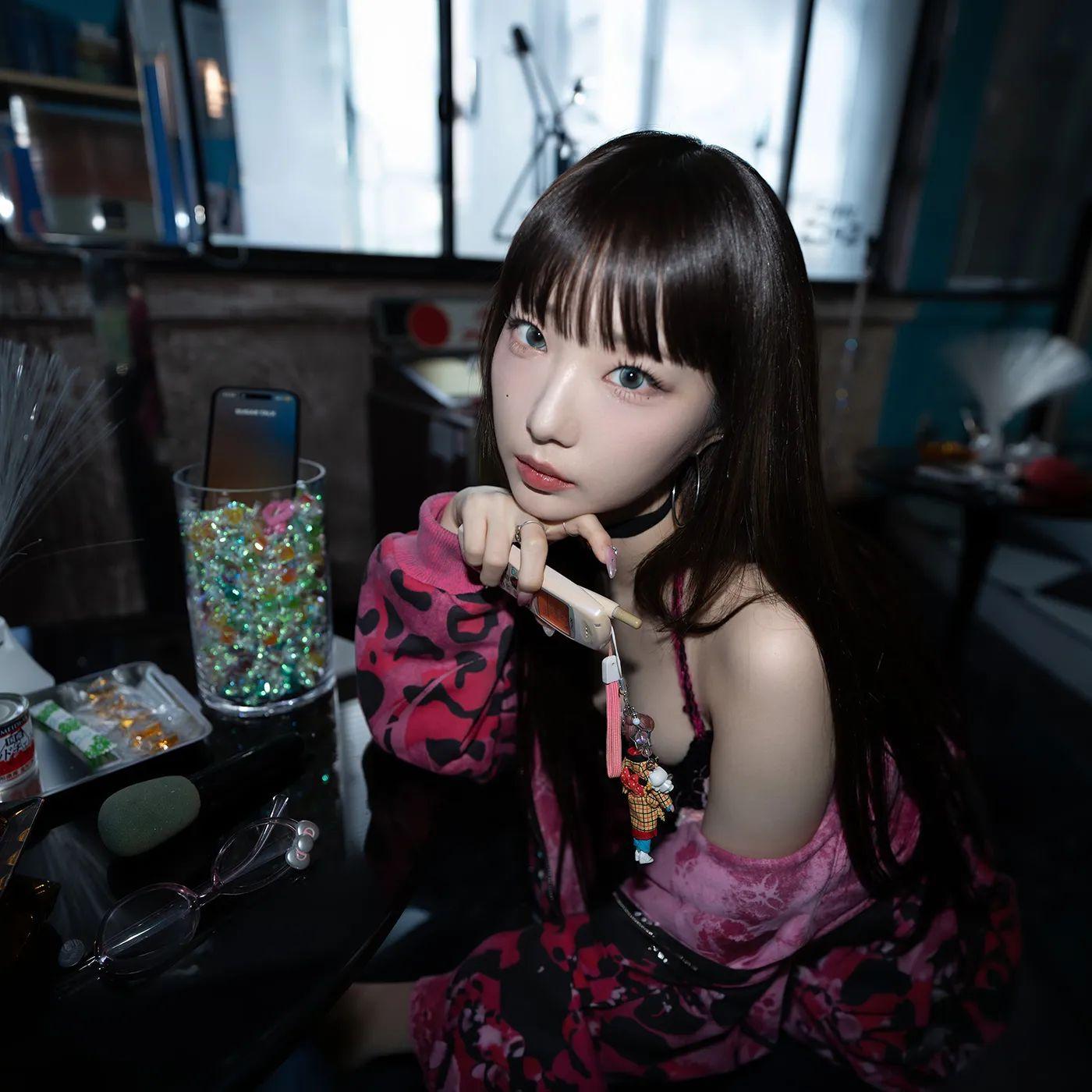 Album cover of "Lv1" by Yeo Jin