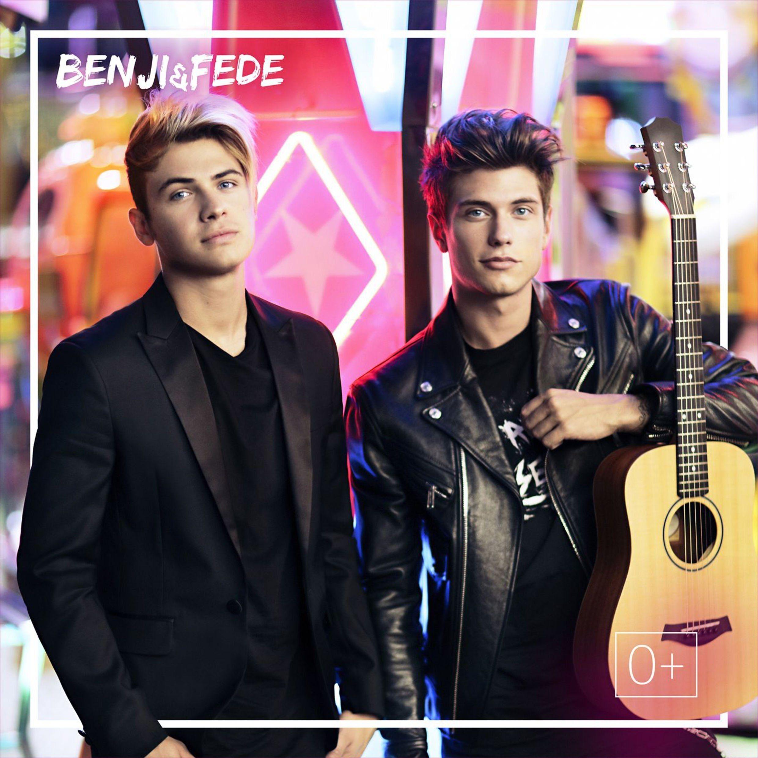 Portada de Álbum "0+ ", de Benji & Fede