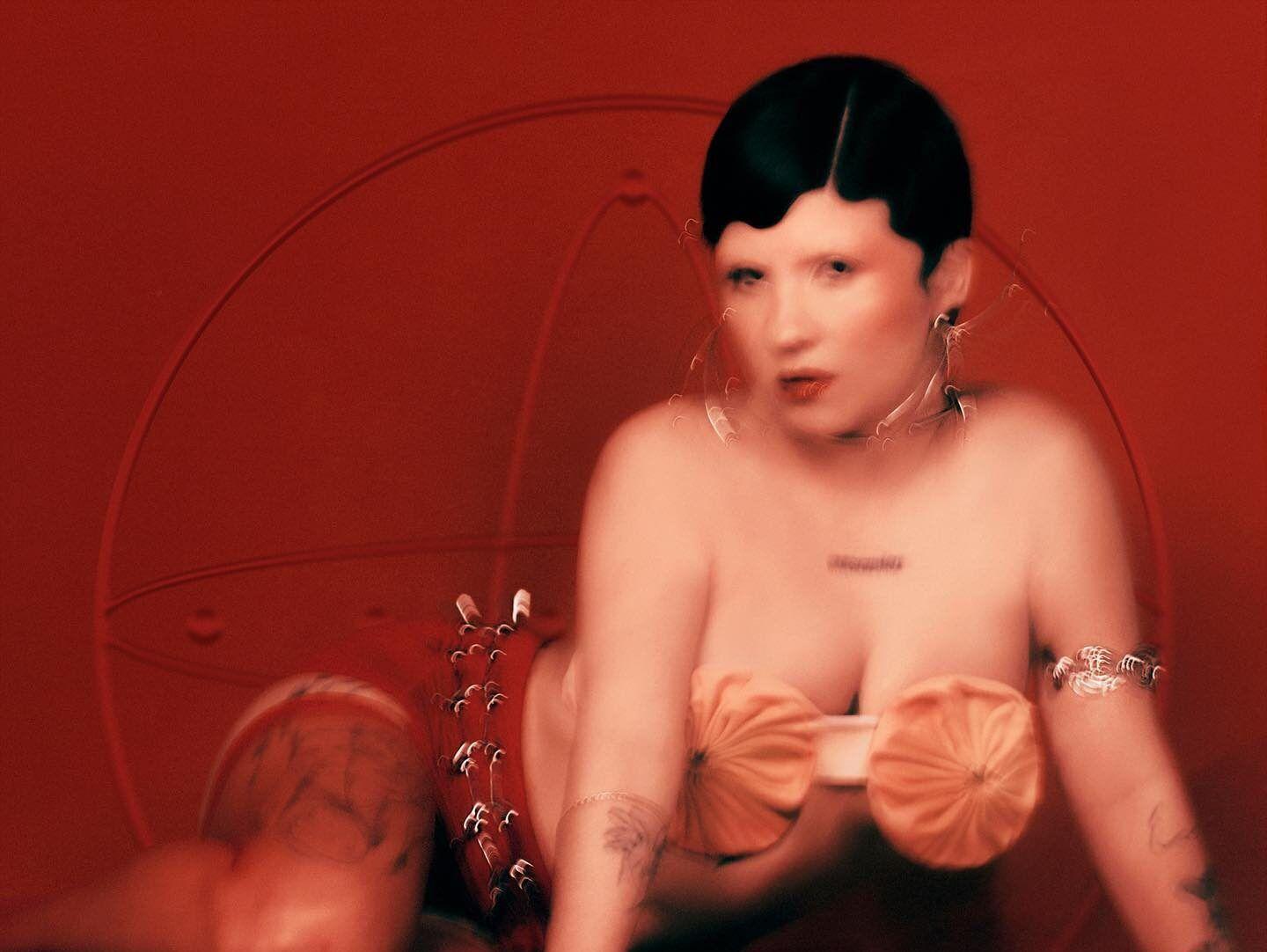 Portada de Sencillo/EP "EGO", de Mariana Cavanellas