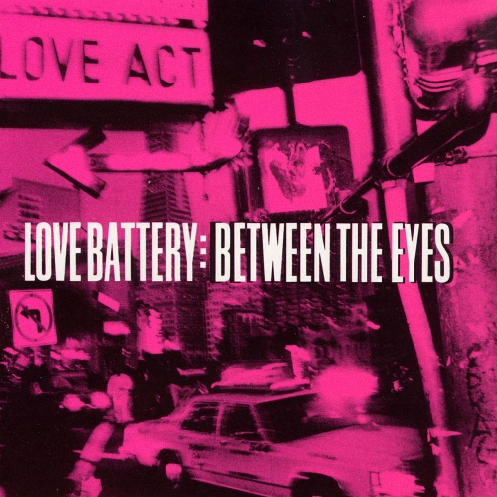 Capa do Álbum "Between The Eyes", de Love Battery