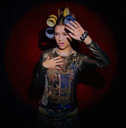 Capa do Single/EP "Me Perseguindo ", de Monik (BR)