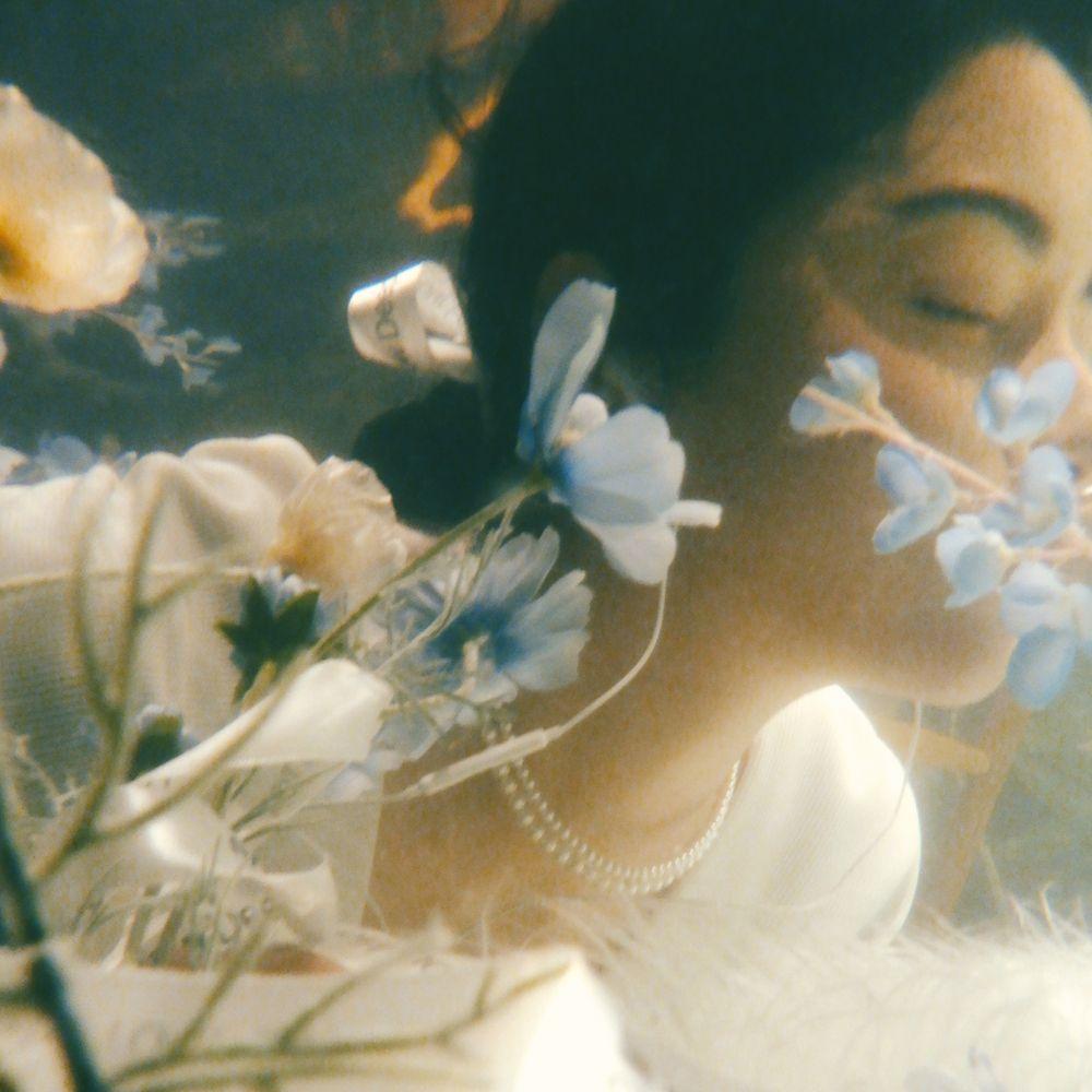 Portada de Álbum "How Deep Is Your Love", de 드레스 (Dress)