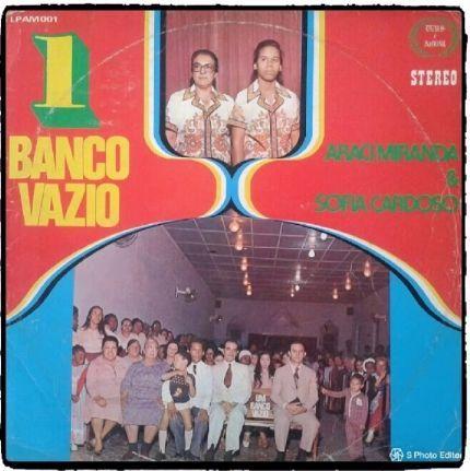 Capa do Álbum "Um Banco Vazio", de Araci Miranda e Sofia Cardoso