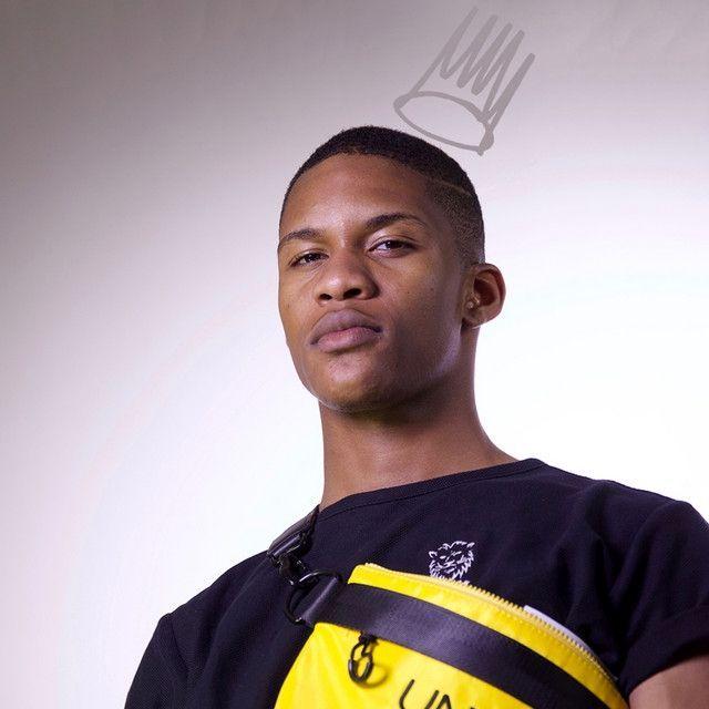 Capa do Single/EP "Aulas", de Uami Ndongadas