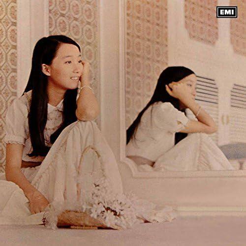 Capa do Álbum "Give a Little Love", de Agnes Chan