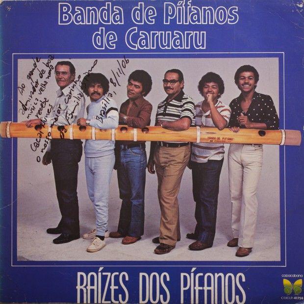 Album cover of "Raízes Dos Pífanos" by Banda de Pífanos de Caruaru