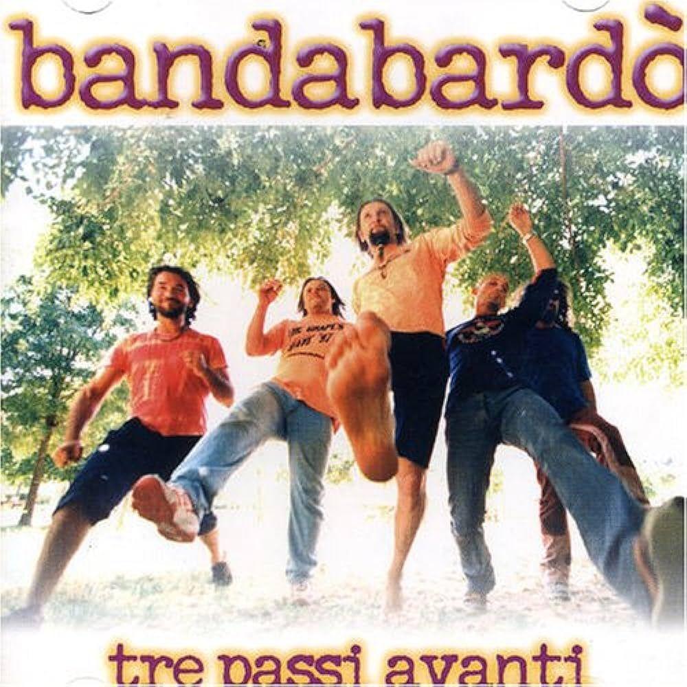 Capa do Álbum "Tre Passi Avanti", de Bandabardò
