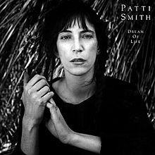 Portada de Álbum "Dream Of Life", de Patti Smith