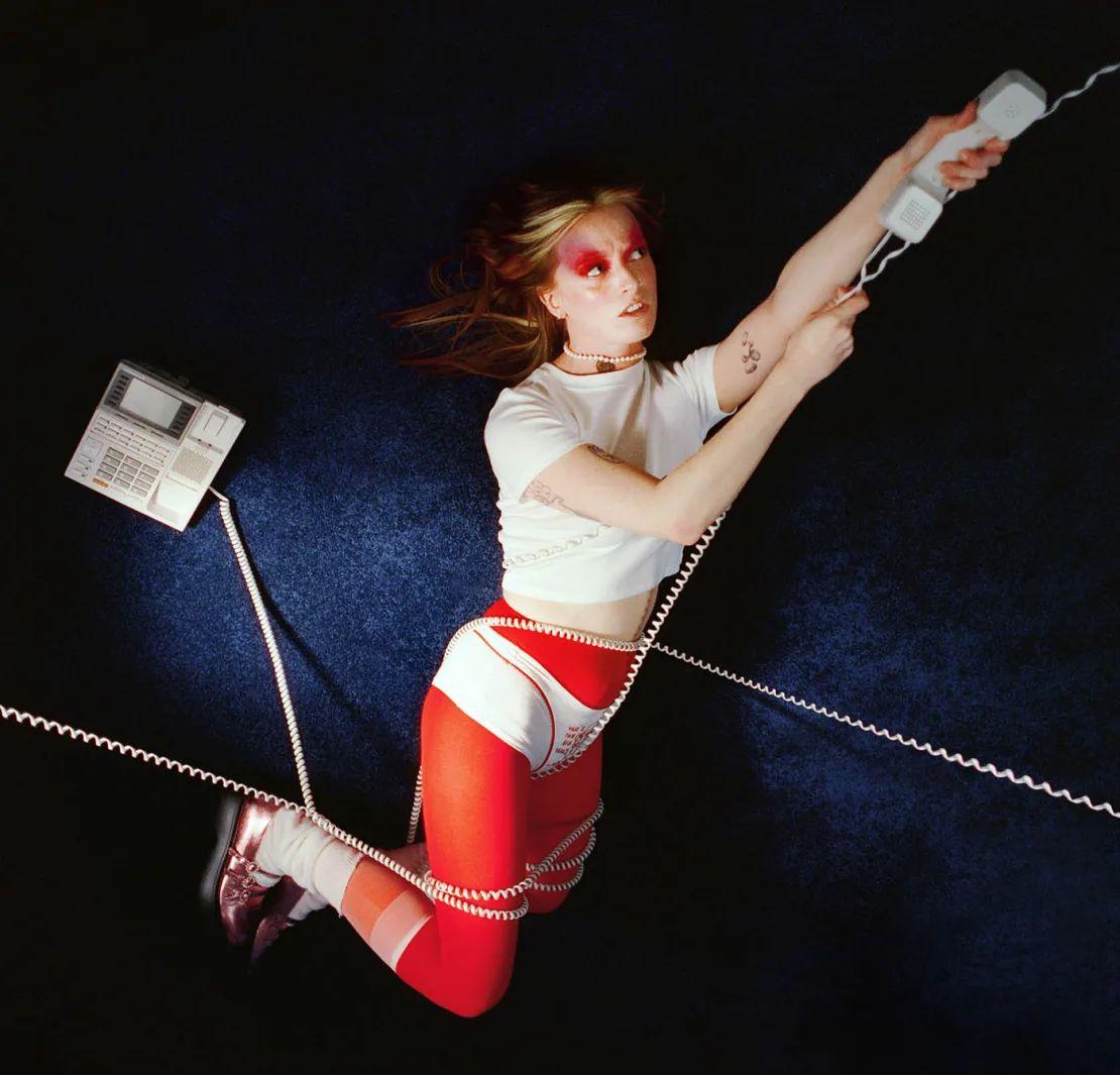 Portada de Álbum "Everybody Needs A Hero", de Orla Gartland