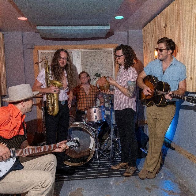 Portada de Sencillo/EP "Feed the Flame", de John Hollier & the Rêverie