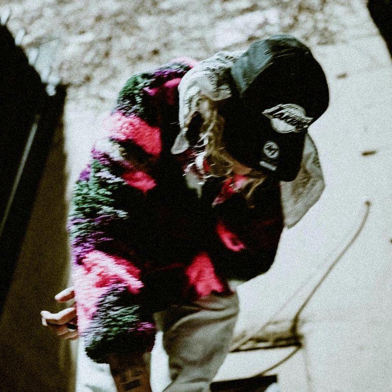 Portada de Sencillo/EP "THE DOG HOUSE", de Izzy Strigel