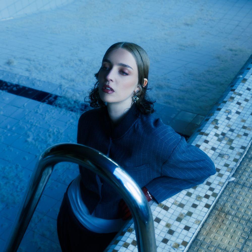 Portada de Sencillo/EP "Poolside", de Gia Ford