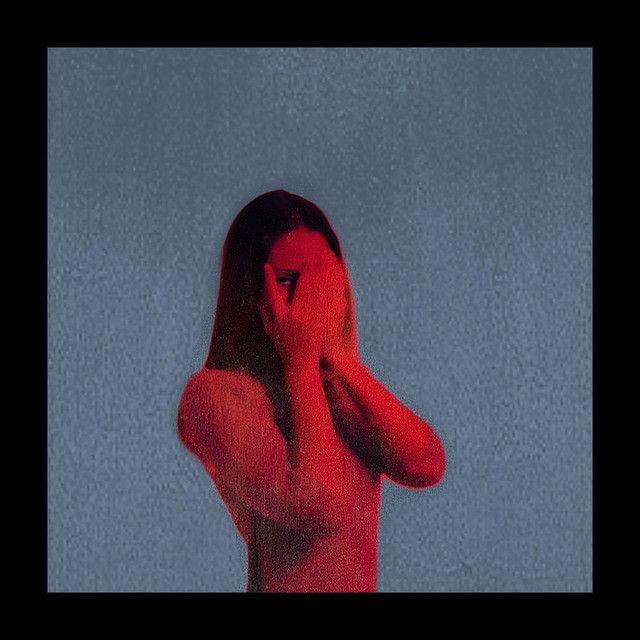 Capa do Single/EP "She's Not Me", de VIOLENT VIRA