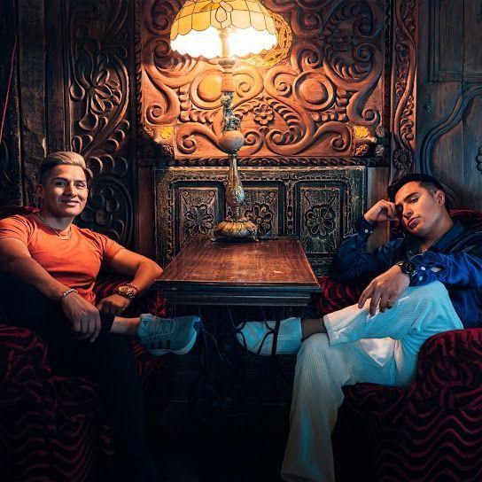 Portada de Sencillo/EP "Sentado en un bar (part. Gary Make)", de Kumbia Fusión