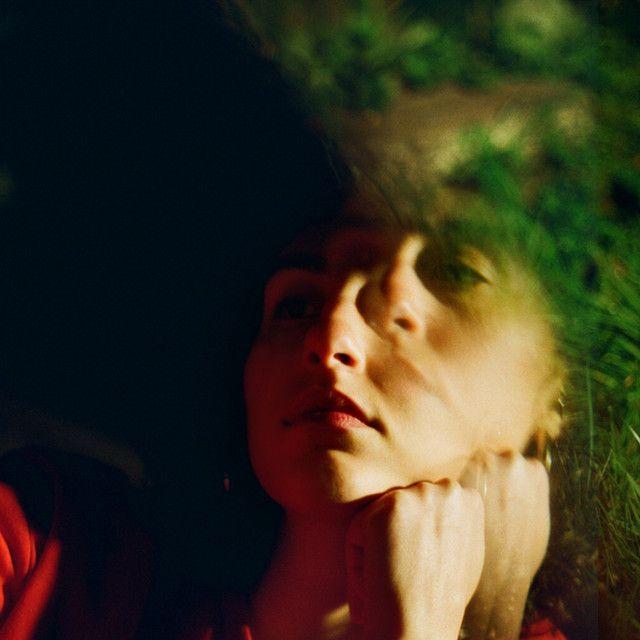 Portada de Sencillo/EP "A Way Out", de Muna Ileiwat