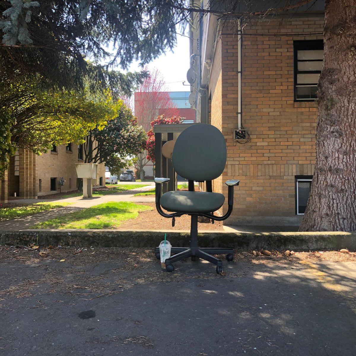 Portada de Álbum "The Junkyard 2", de Penelope Scott