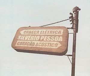 Capa do Álbum "Cabeça Elétrica, Coração Acústico", de Silvério Pessoa