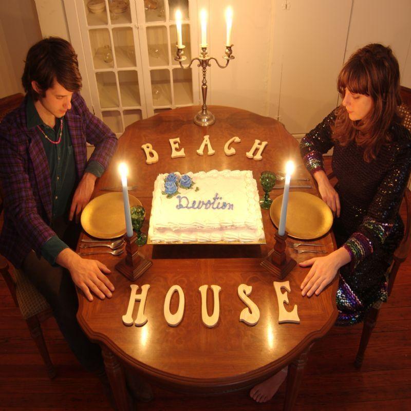 Capa do Álbum "Devotion", de Beach House
