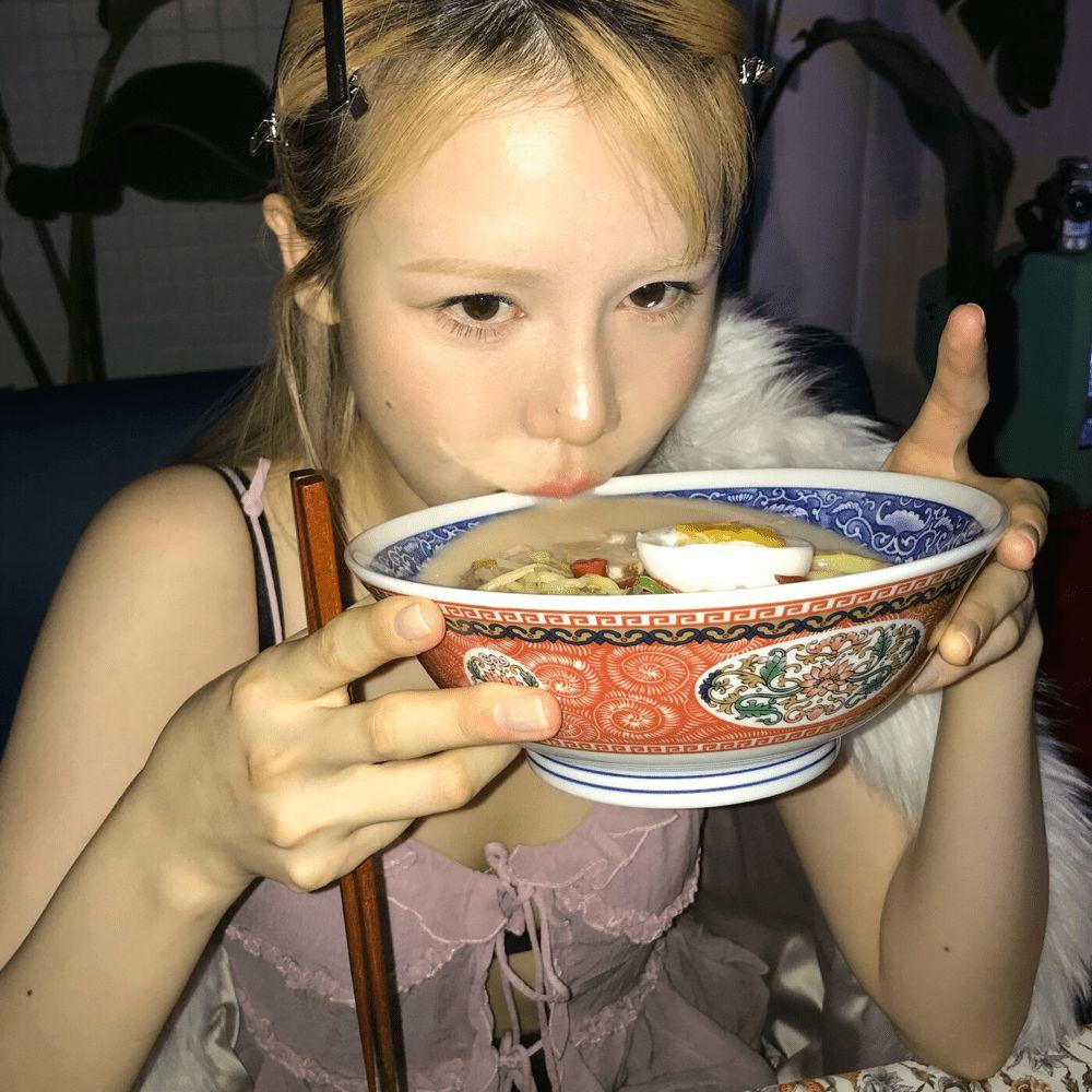 Portada de Sencillo/EP "Lowkey", de 보베 (bobae)