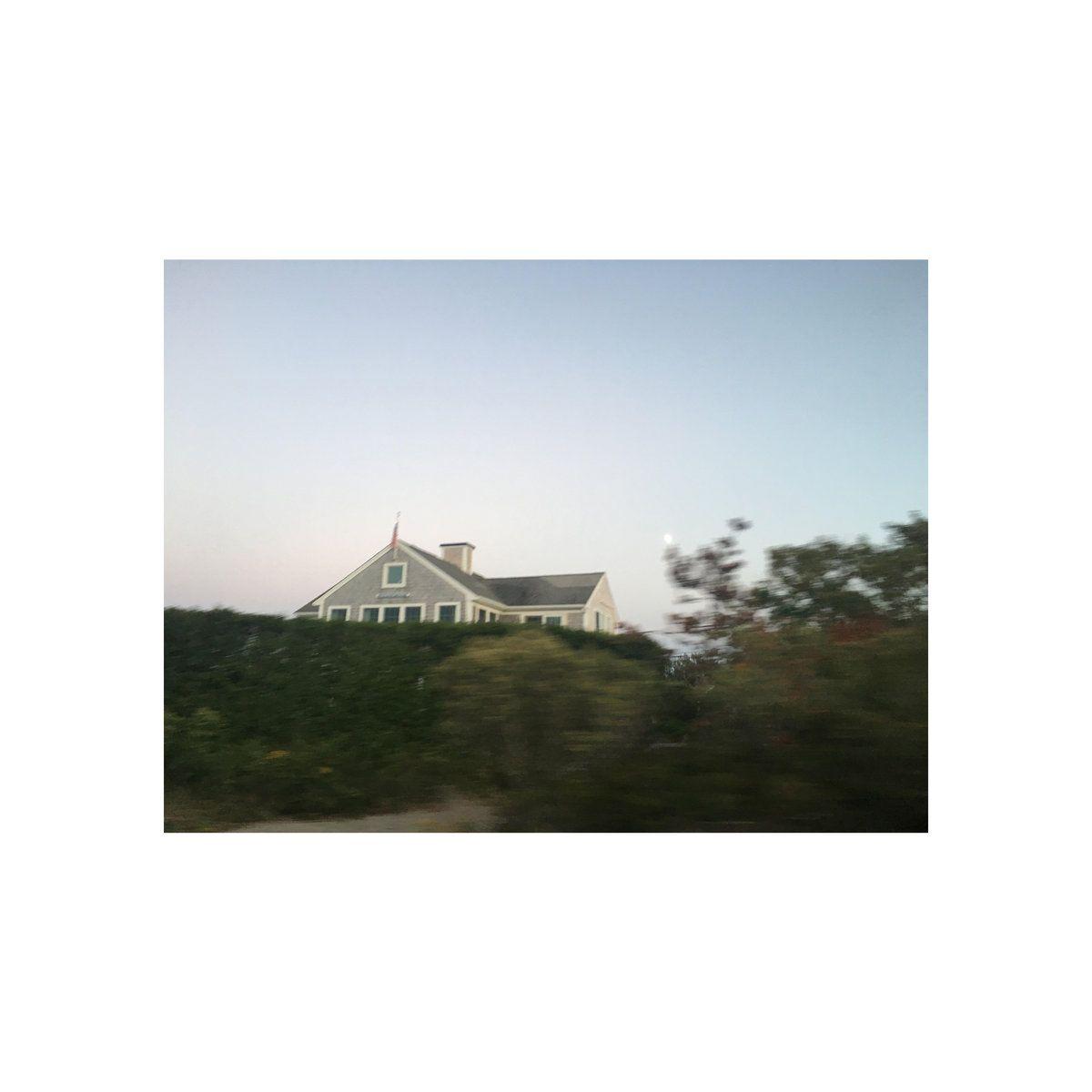 Portada de Sencillo/EP "America", de Courtney Marie Andrews